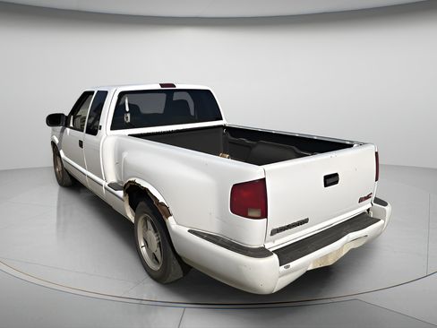 Used 2000 GMC Sonoma SLS w/ SLS "Hot Looks" Pkg RWD image 3