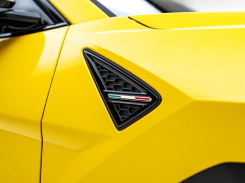 Used 2025 Lamborghini Urus SE AWD/4WD image 27
