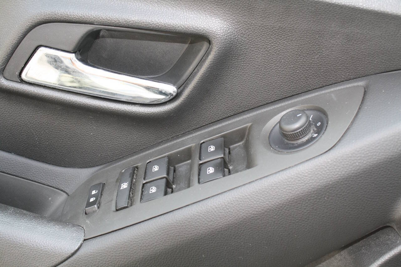 Used 2015 Chevrolet Trax LT w/ LT Sun and Sound Package AWD/4WD image 9
