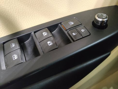 Used 2017 Toyota Highlander XLE image 27