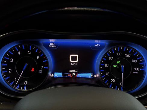 Used 2015 Chrysler 300 C w/ Harman/Kardon Audio Group RWD image 35