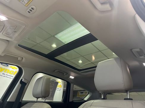 Used 2019 Ford Escape Titanium AWD/4WD image 5