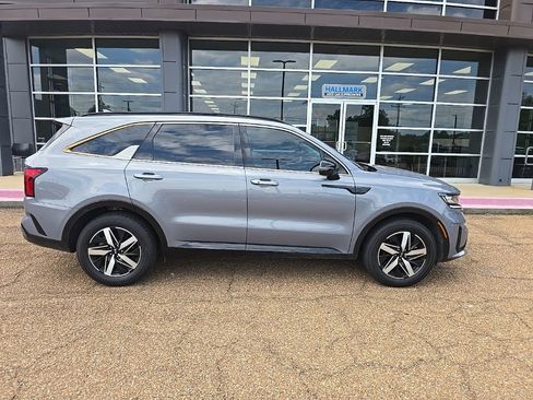 Used 2021 Kia Sorento EX FWD image 2
