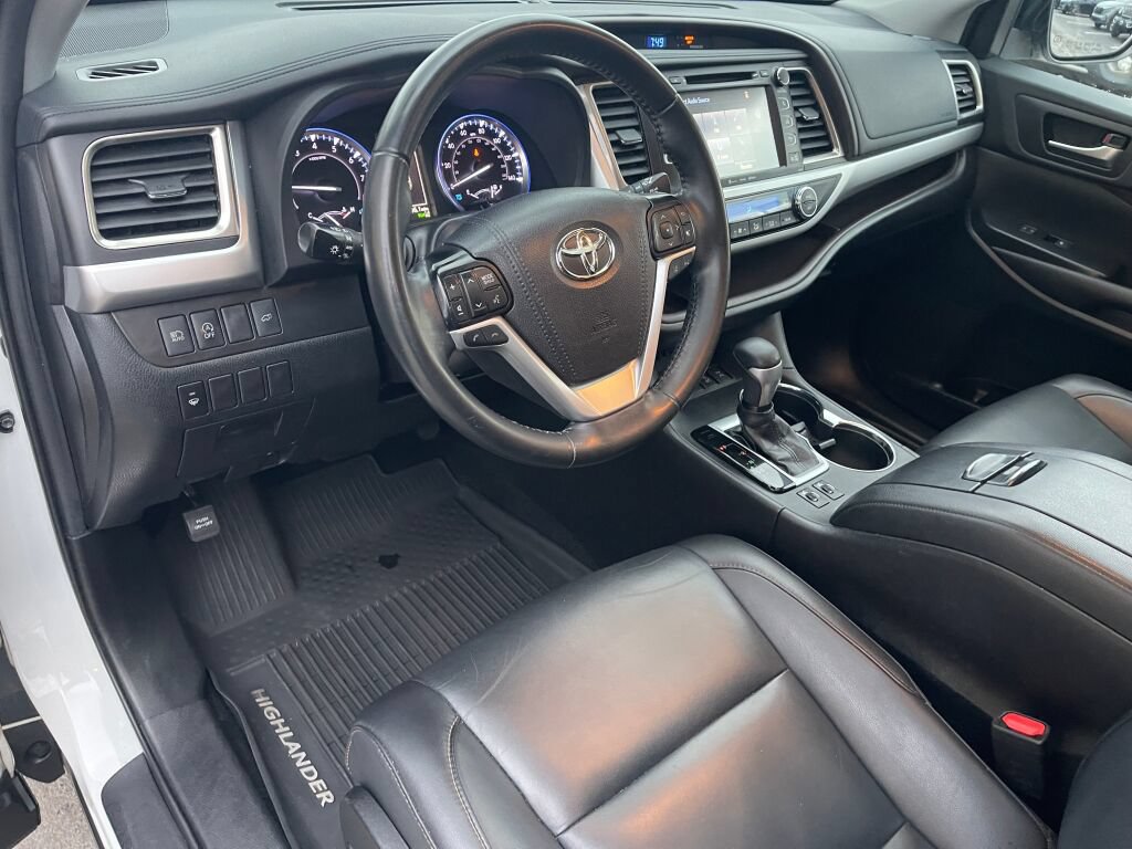 Used 2019 Toyota Highlander XLE AWD/4WD image 5