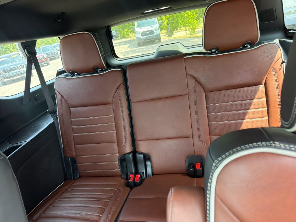 Used 2024 GMC Yukon XL Denali Ultimate AWD/4WD image 27