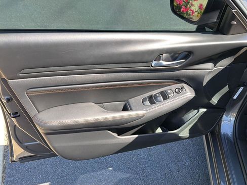 Used 2021 Nissan Altima 2.5 SR w/ SR Premium Package FWD image 16