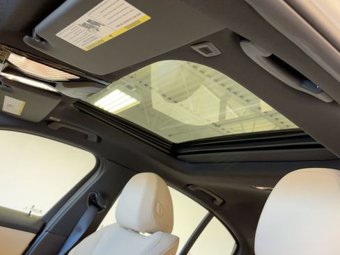 Used 2026 BMW 330i Sedan w/ Convenience Package image 15