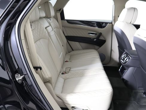 Used 2020 Bentley Bentayga Plug-In Hybrid AWD/4WD image 44