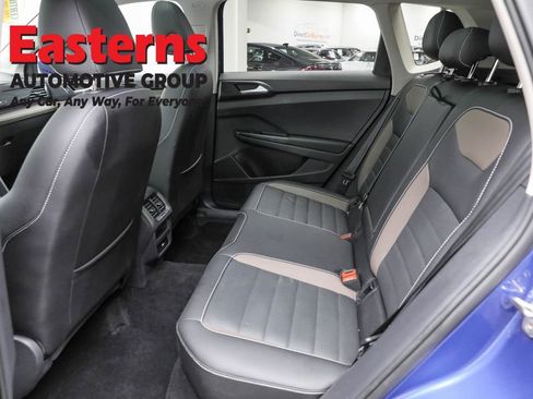 Used 2022 Volkswagen Taos SEL image 20