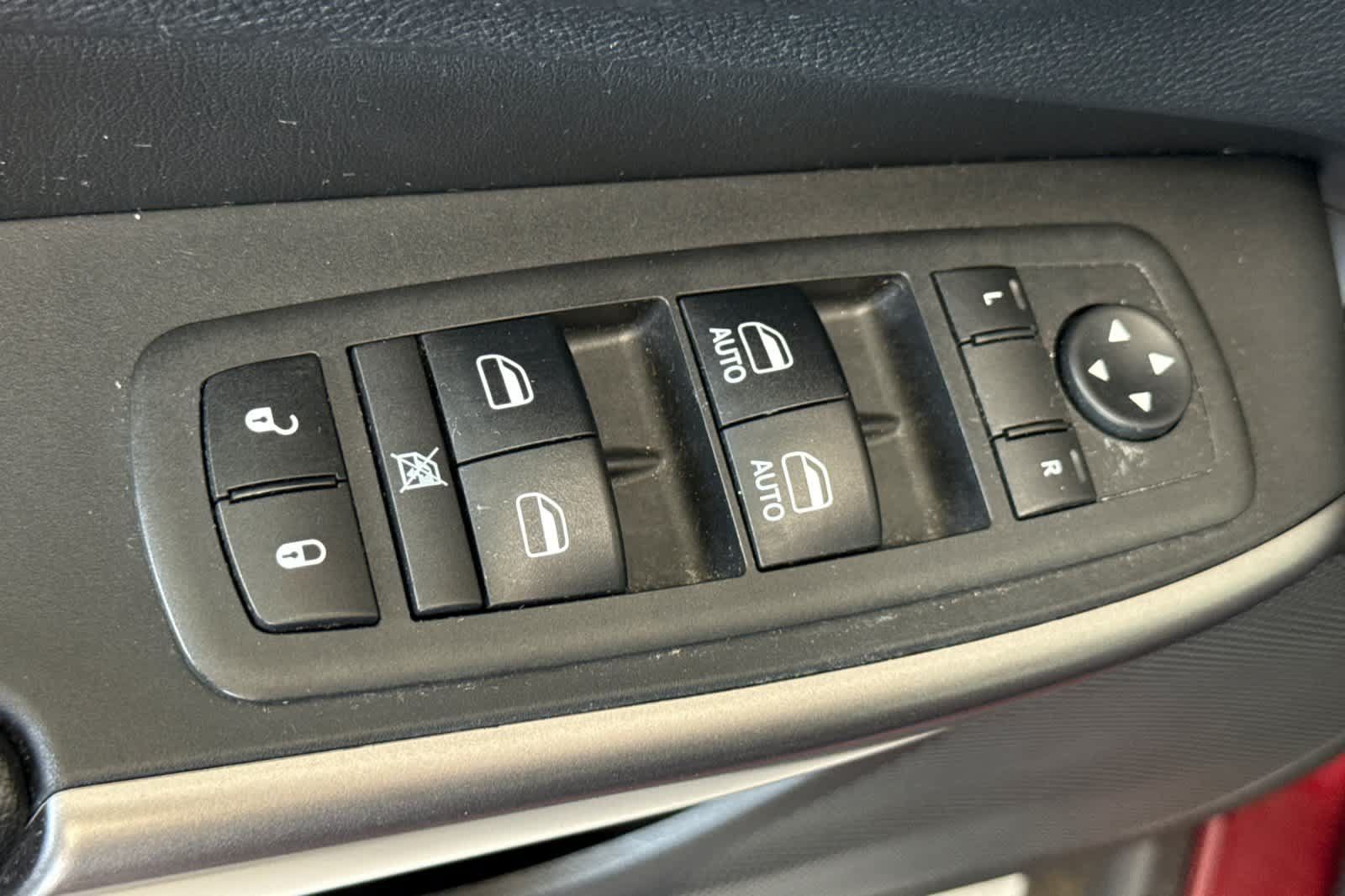 Used 2019 Jeep Cherokee Latitude Plus w/ Cold Weather Group AWD/4WD image 13