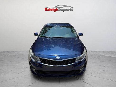 Used 2017 Kia Optima LX FWD image 3