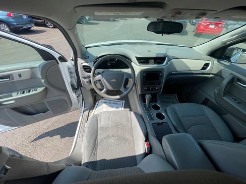 Used 2017 Chevrolet Traverse LS FWD image 18