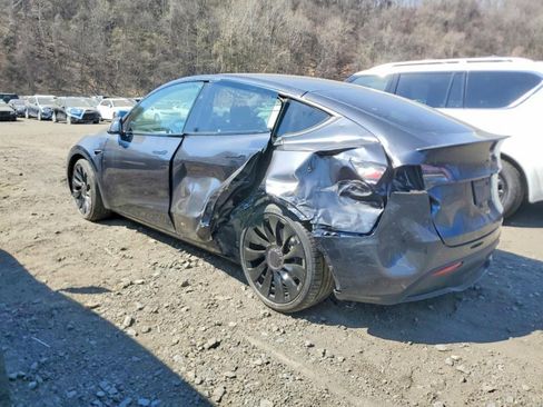 Used 2025 Tesla Model Y Performance image 3