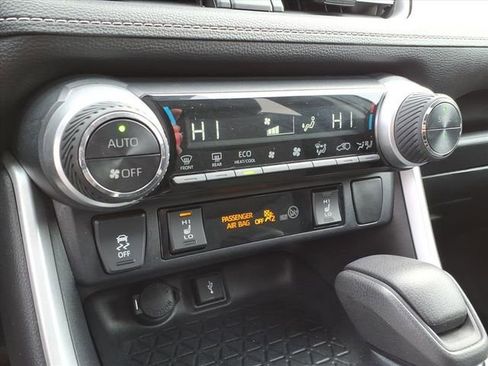 Used 2020 Toyota RAV4 XLE w/ Convenience Package image 17