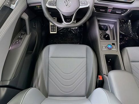 New 2026 Volkswagen Tiguan SE R-Line FWD image 24