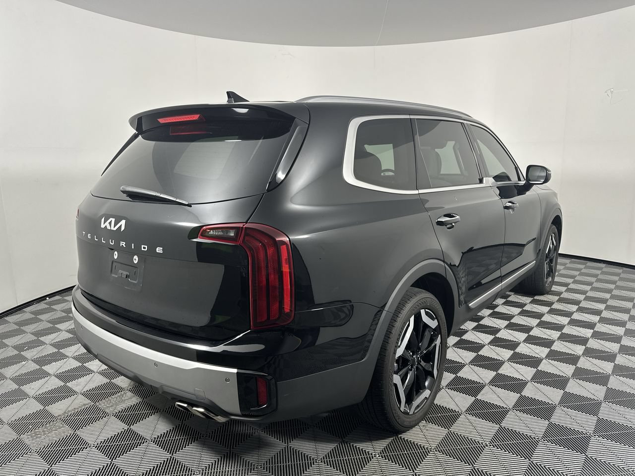 Certified 2024 Kia Telluride S FWD image 19