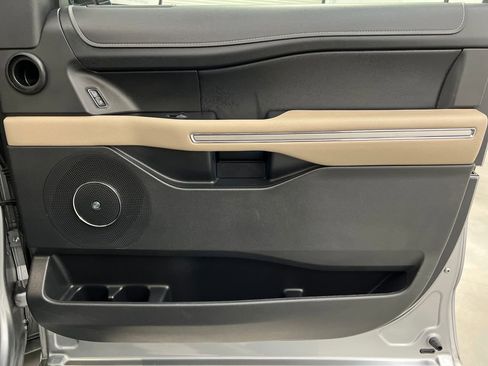 Used 2024 Ford Expedition Limited image 27