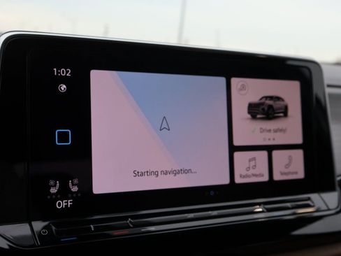 Used 2025 Volkswagen Atlas Cross Sport SE image 35