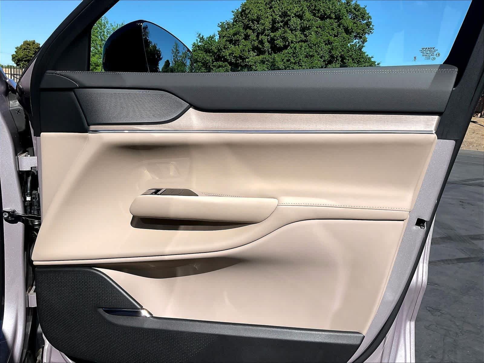 New 2026 Volvo EX90 Plus RWD image 31