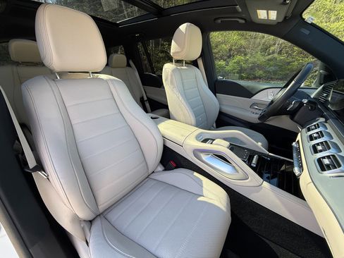 Used 2025 Mercedes-Benz GLS 450 4MATIC image 18