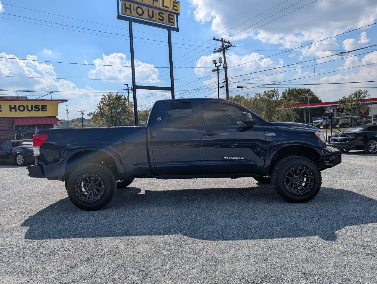 Used 2013 Toyota Tundra 4x4 Double Cab w/ Tow Pkg image 5