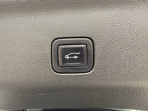 Used 2022 Chevrolet Tahoe Z71 w/ Luxury Package image 34