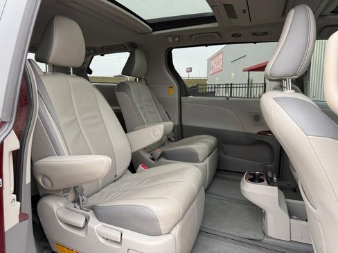 Used 2014 Toyota Sienna Limited image 8