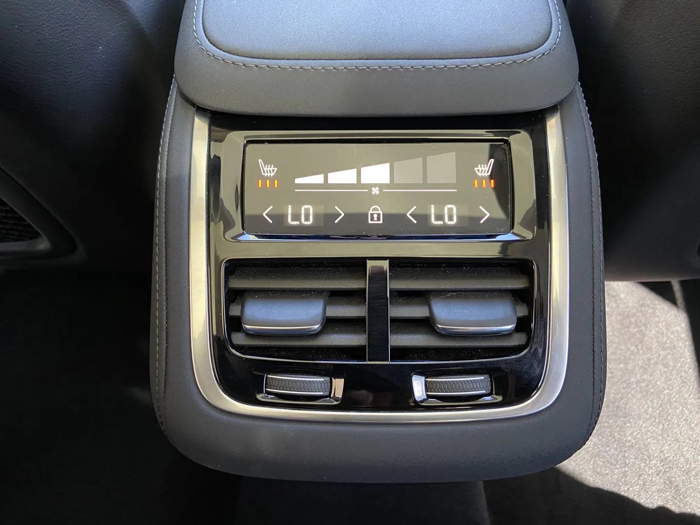 Used 2025 Volvo XC90 B6 Plus AWD/4WD image 25