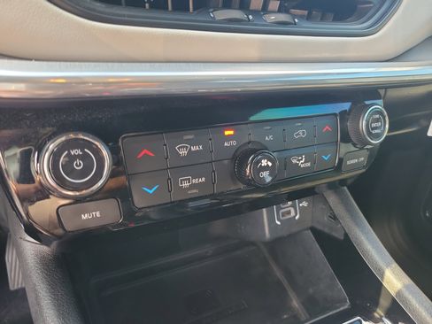 Used 2023 Jeep Compass Limited w/ Elite Group image 23