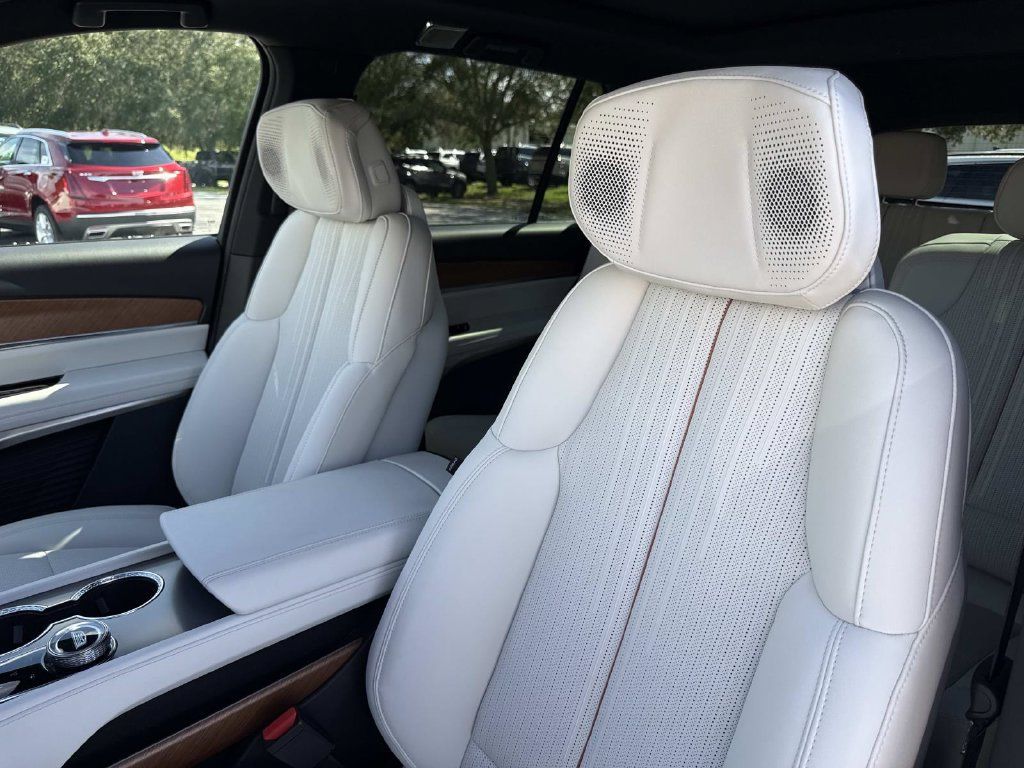 New 2027 Cadillac Vistiq Sport AWD/4WD image 22