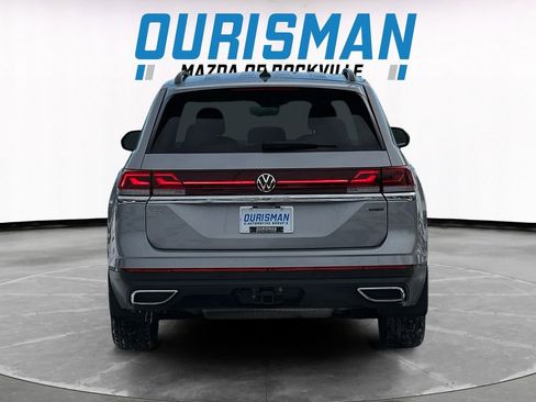 Used 2025 Volkswagen Atlas SE w/ Black Wheel Package image 5