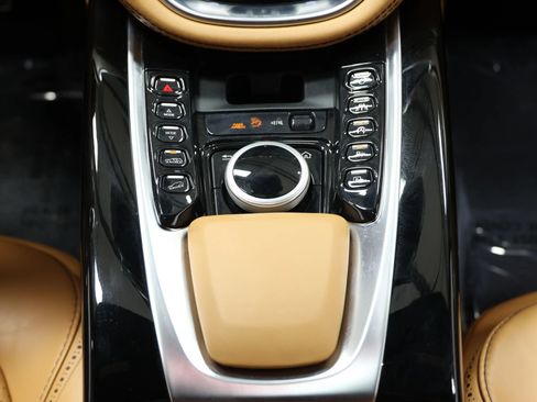 Used 2021 Aston Martin DBX AWD/4WD image 44