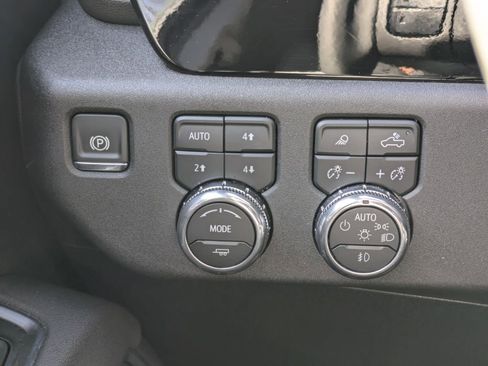 Certified 2025 GMC Sierra 2500 SLT w/ SLT Premium Package image 17