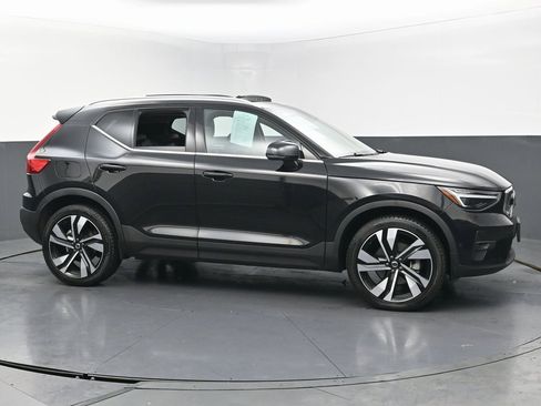 Used 2024 Volvo XC40 B5 Ultimate w/ Protection Package Premier image 6