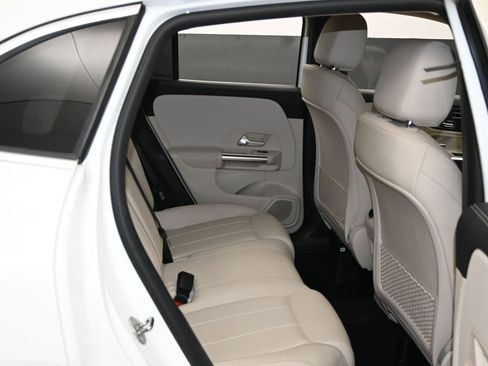 Used 2022 Mercedes-Benz GLA 250 w/ Premium Package Lite image 36