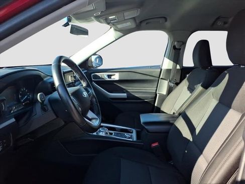 Used 2022 Ford Explorer XLT image 7