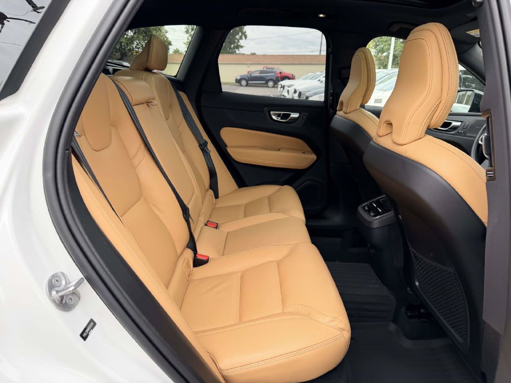 Used 2024 Volvo XC60 B5 Ultimate w/ Protection Package Premier AWD/4WD image 15