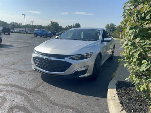 Used 2021 Chevrolet Malibu RS FWD image 3