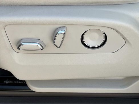 Used 2021 GMC Yukon XL Denali w/ Denali Premium Package image 28