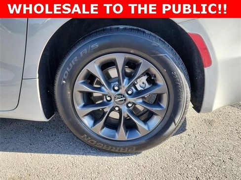 Used 2021 Chrysler Pacifica Touring-L w/ S Appearance Package image 31