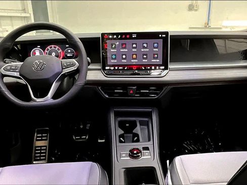 New 2026 Volkswagen Tiguan SE R-Line image 7