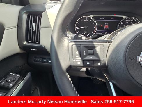 Used 2024 Nissan Pathfinder SL w/ Lighting Package (N92) FWD image 23