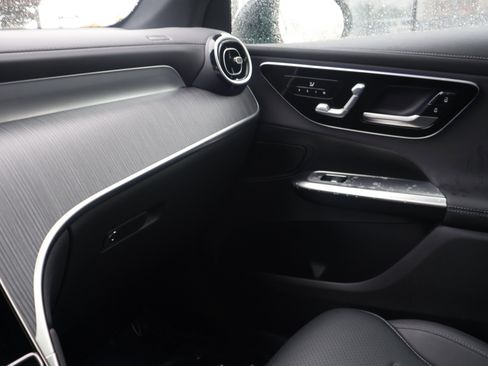 Certified 2025 Mercedes-Benz GLC 300 4MATIC image 39