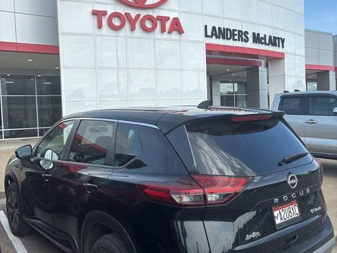 Used 2023 Nissan Rogue SV AWD/4WD image 2