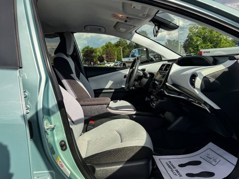 Used 2019 Toyota Prius LE FWD image 11