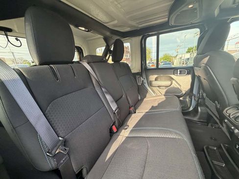 Used 2025 Jeep Wrangler Unlimited Rubicon 4xe AWD/4WD image 27