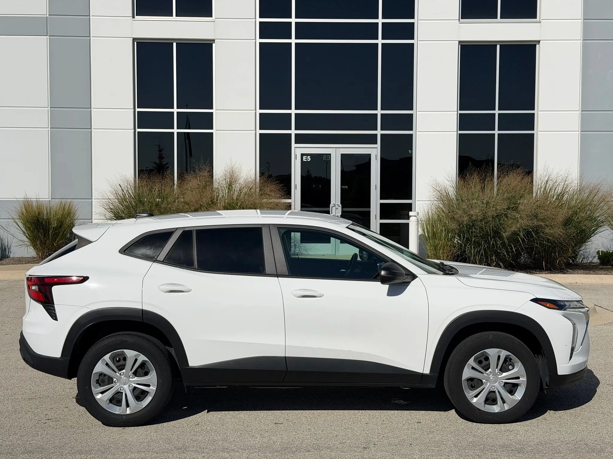 Used 2024 Chevrolet Trax LS FWD image 4