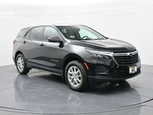 Used 2023 Chevrolet Equinox LS w/ LS Convenience Package image 4