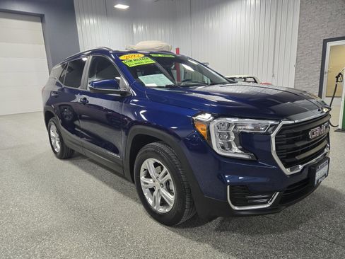 Certified 2022 GMC Terrain SLE w/ Driver Convenience Package image 9