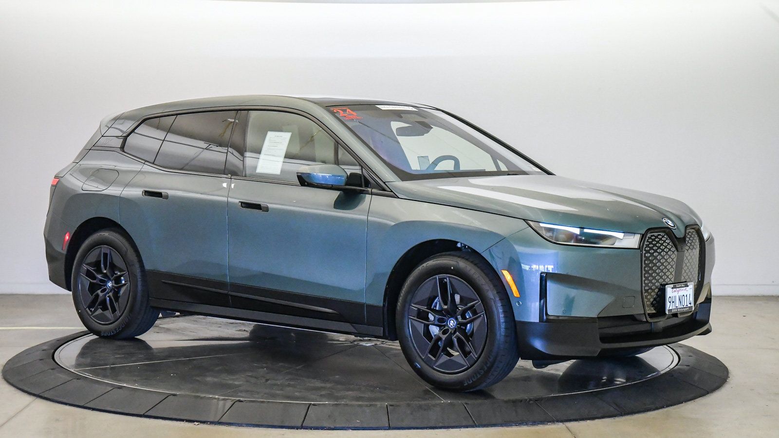 Used 2024 BMW iX xDrive50 AWD/4WD image 6